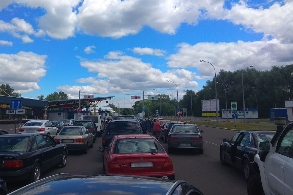 На белорусско-польской границе очередь выросла в десятки раз Граница Беларуси и Польши