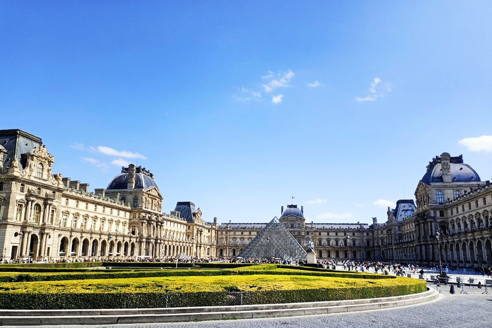 В Лувре снова ЧП Лувр